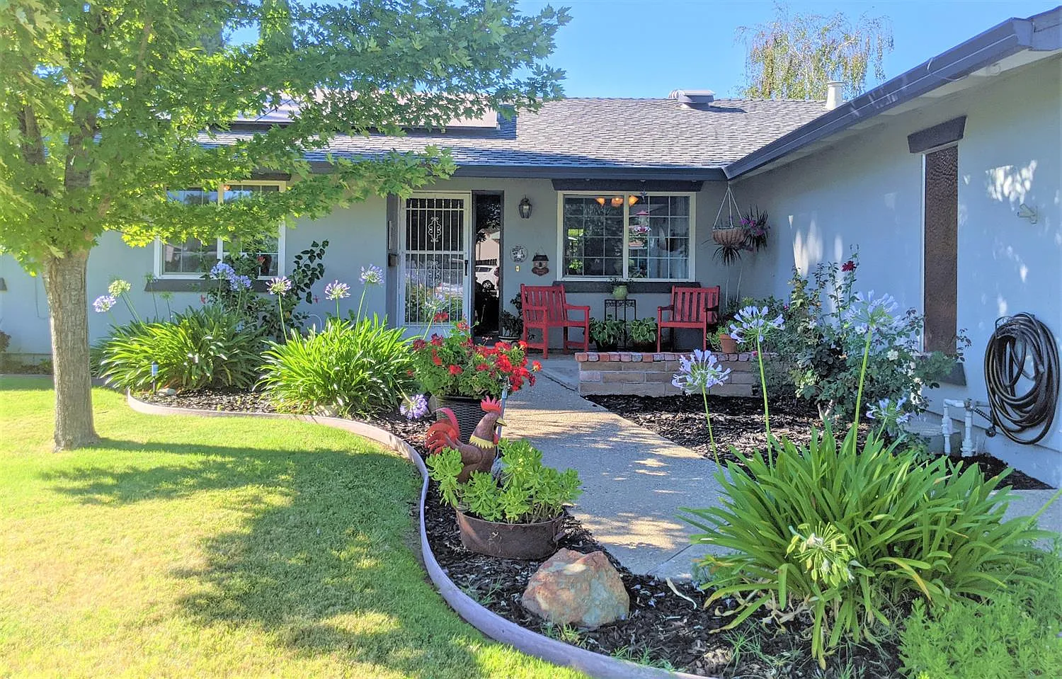 1095 Tara Ct photo 1