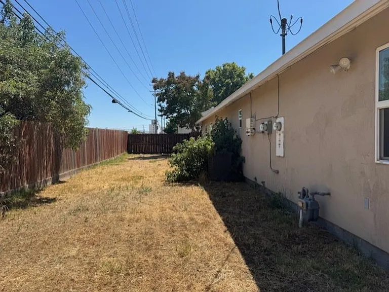 1629 Basler St — Photo 17