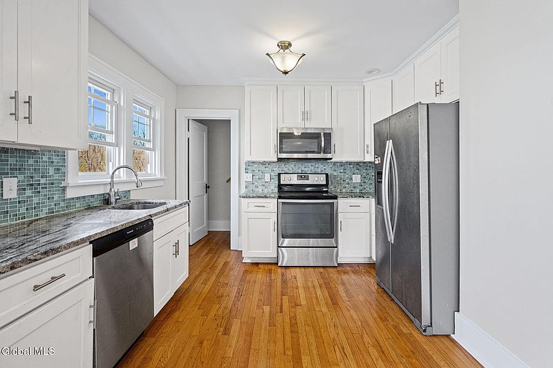 5th image of 424 Vley Road