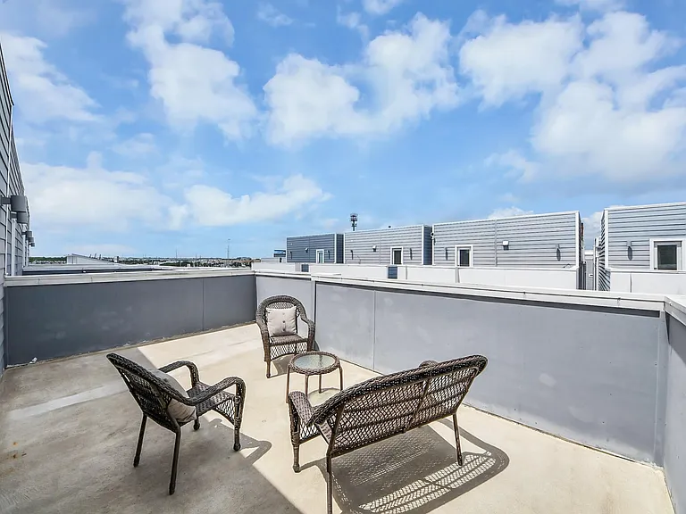 2116 Naomi St #C — Photo 6