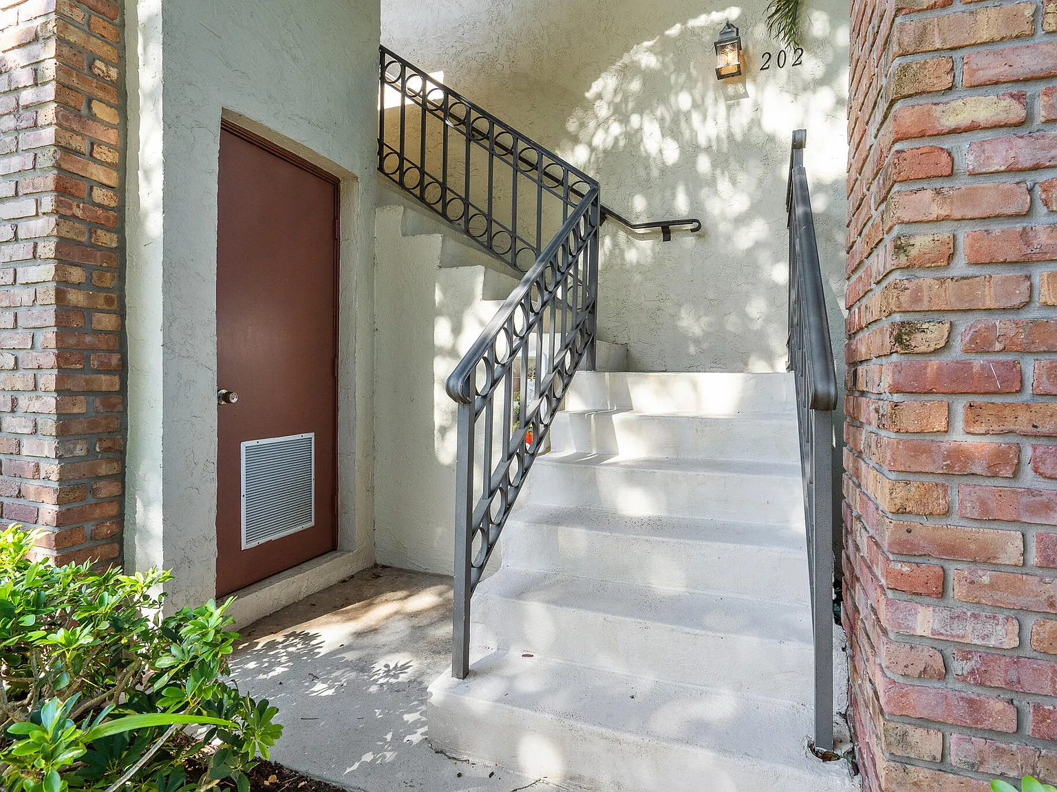 2 bed, 2.0 bath, 1054 sqft, $2,200 — Photo 4