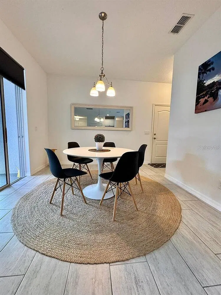 4 bed, 3.5 bath, 2476 sqft, $3,450 — Photo 4