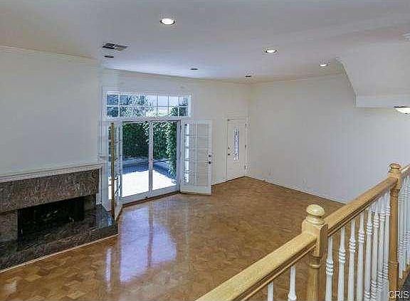 3rd image of 5224 Lindley Ave Unit 3