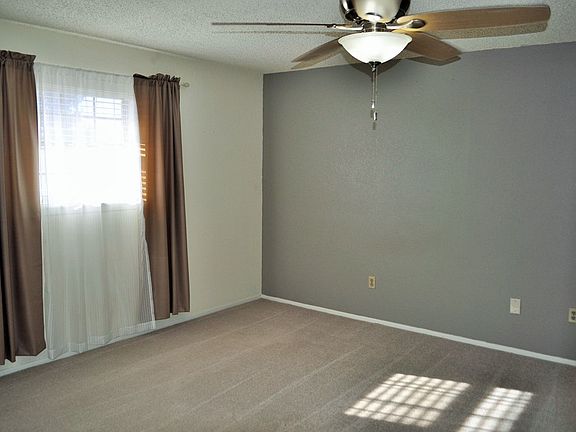 3rd image of 206 Skelly Ln