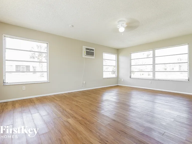 19061 Cochran Blvd — Photo 4