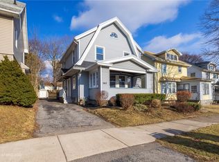 562 Cedarwood Ter, Rochester, NY 14609
