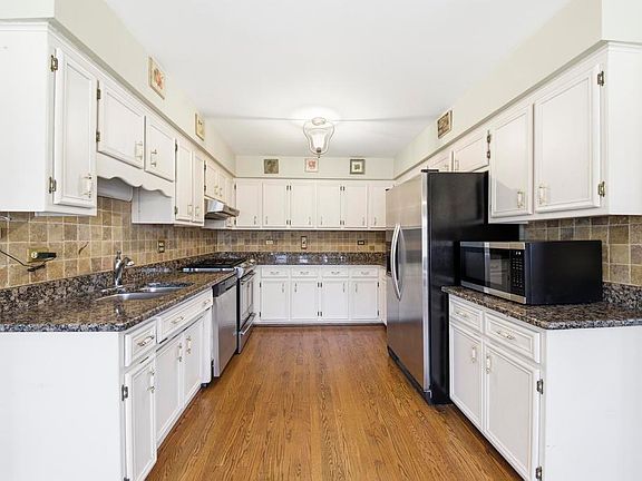 4th image of 313 N Dee Rd