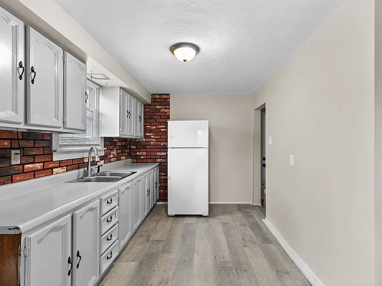 315 Averill Ave — Photo 9