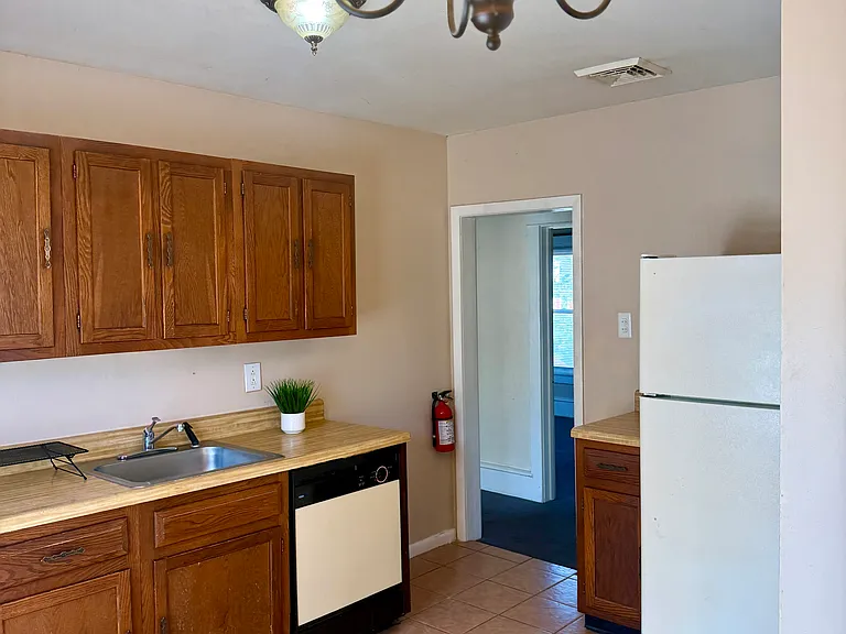 14 Clinton Ave #2 — Photo 7