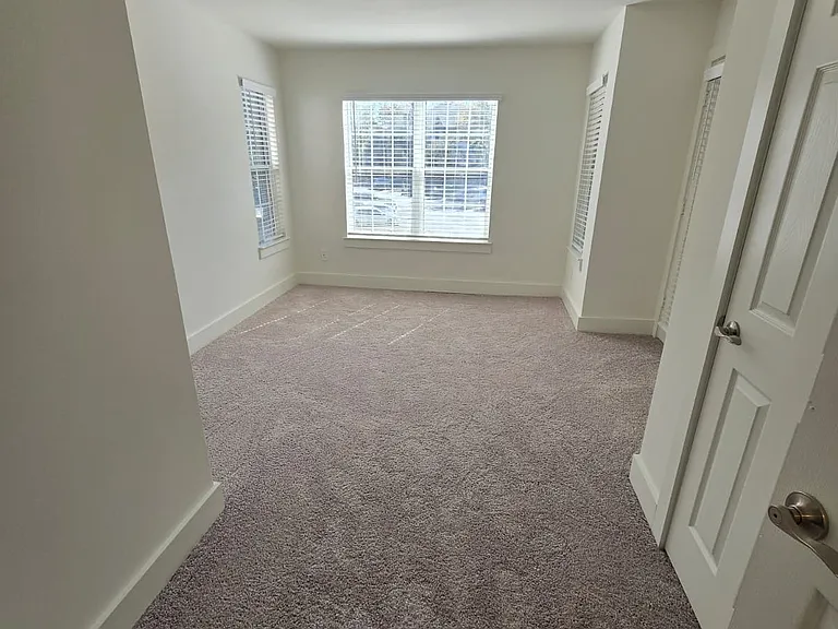 Wesley St. Claire Apartments at Lawrenceville — Photo 97