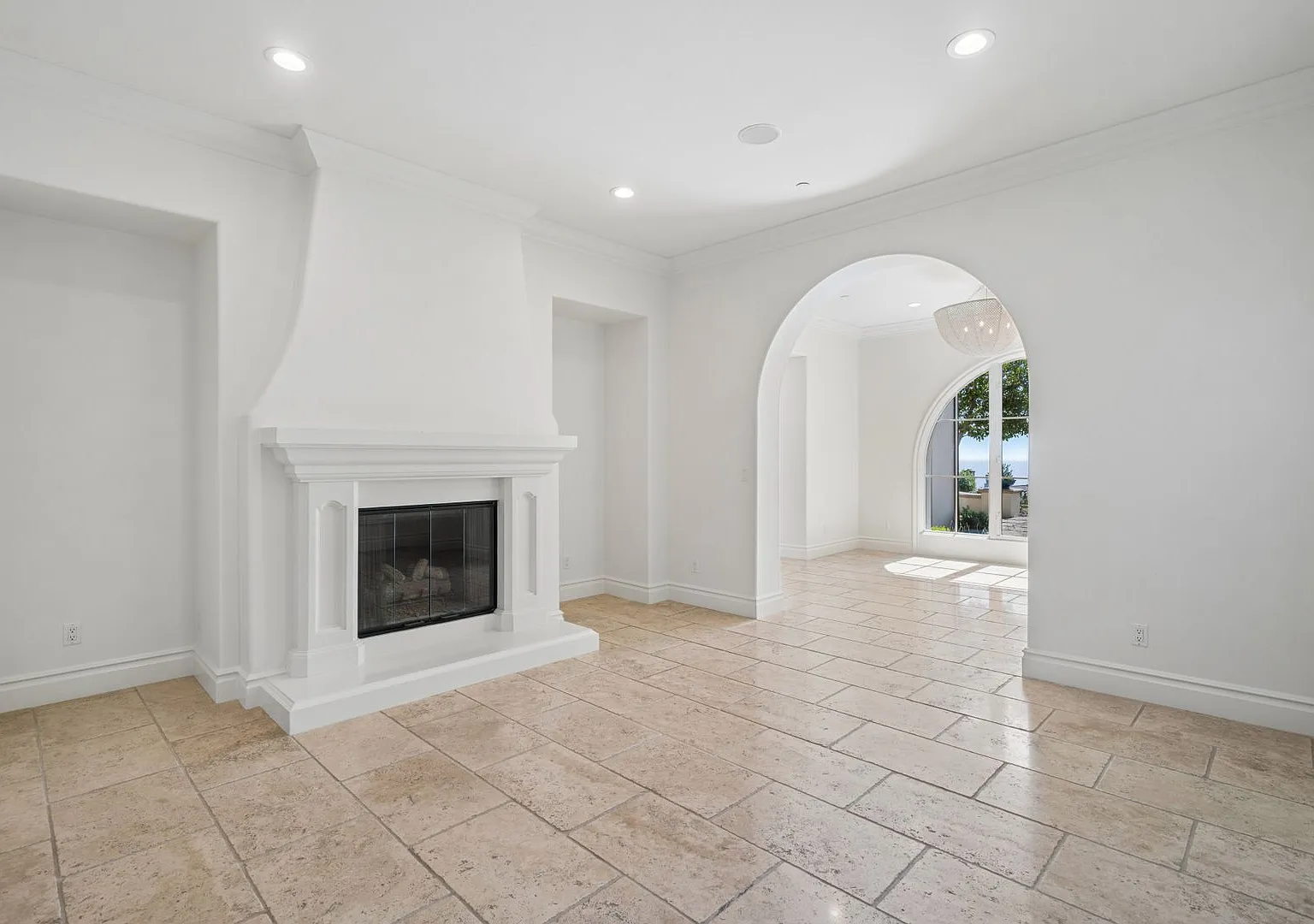Rare Single-Level Spanish Coastal Retreat With Panoramic Ocean Views In Crystal Cove — Photo 4