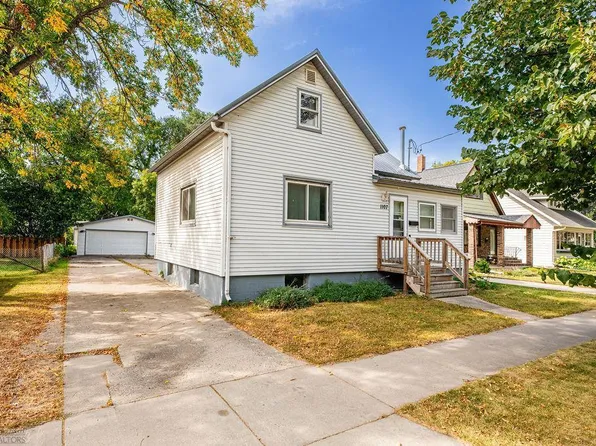 1107 10th St S, Fargo, ND 58103