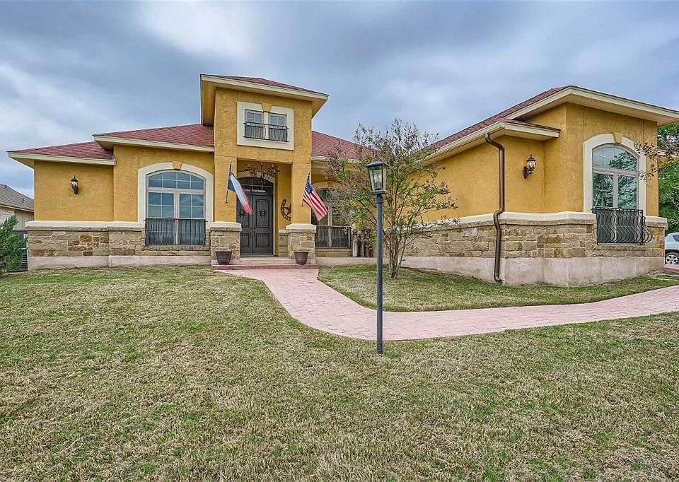 1st image of 15207 Nightingale Ln