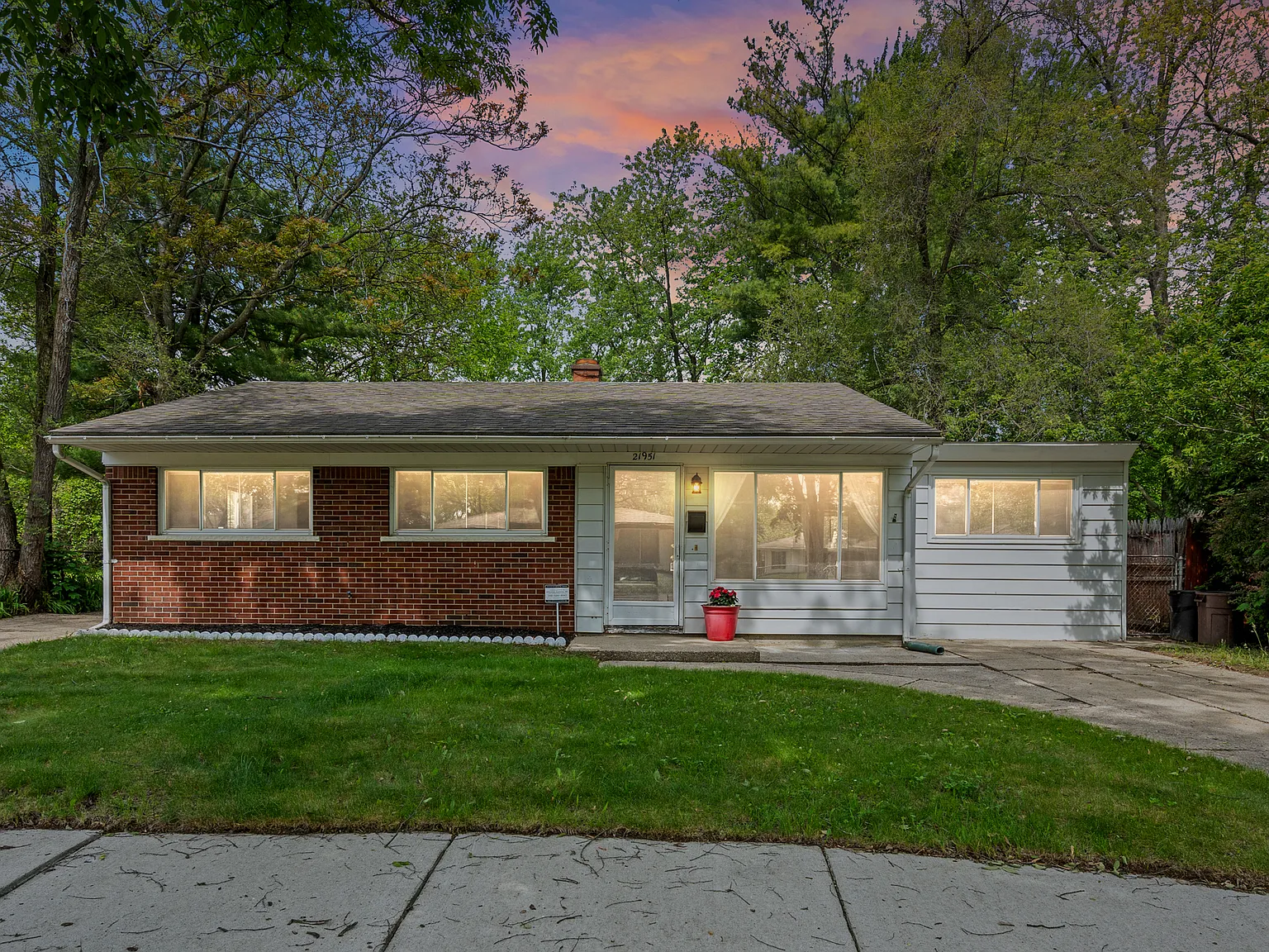 3 bed, 1212 sqft, $1,700 — Photo 1