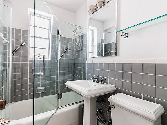 5th image of 64 E 94th St APT 6B