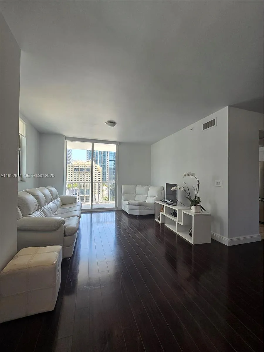 Building Photo - 1250 S Miami Ave #1514