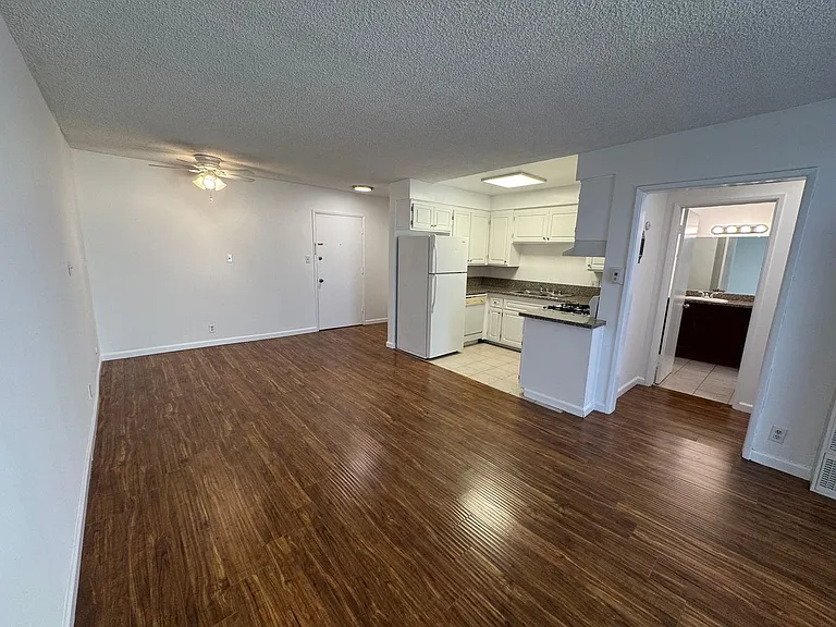 617 N Orange Dr — Photo 10