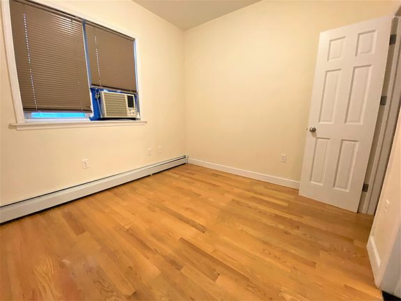 5th image of 12313 25th Ave #1F