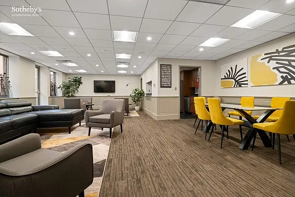 Sold by Sotheby's International Realty | media 11