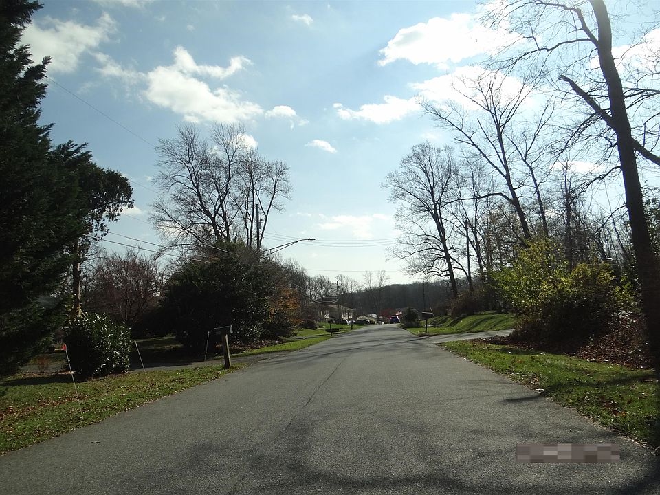 2nd image of 24524 Fossen Rd