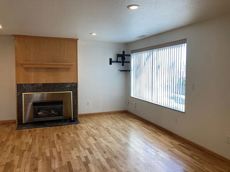 700 S 46th Ave — Photo 9