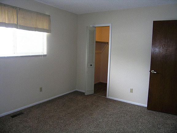 5th image of 4165 Monroe Dr APT A