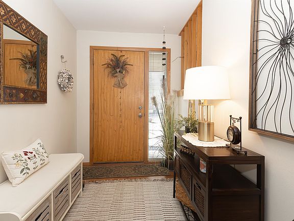 5th image of 841 E Windfield Pl