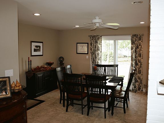 Breakfast/Dining Room
