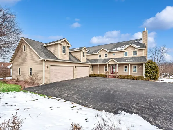 7116 Lone Oak Rd, Spring Grove, IL 60081