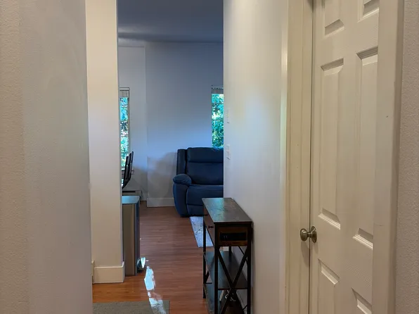 1527 Lincoln St #201, Bellingham, WA 98229
