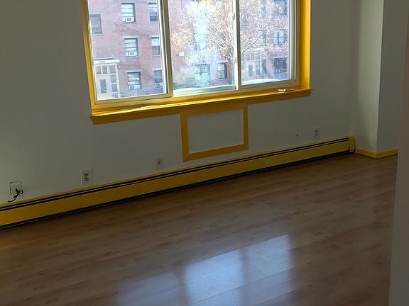 5th image of 1045 Bryant Ave #2