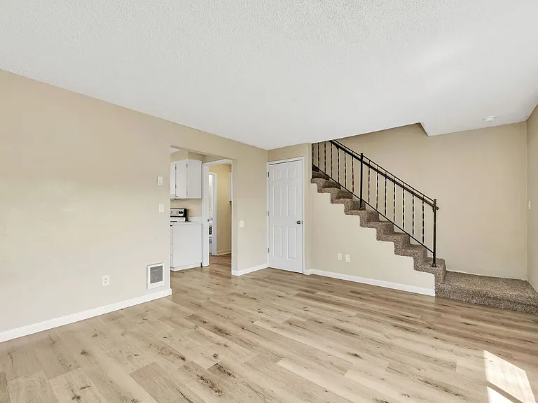 Villa Chateau Apartments — Photo 18