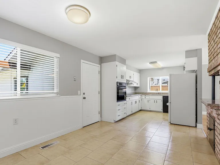 1498 S Mary Ave — Photo 16