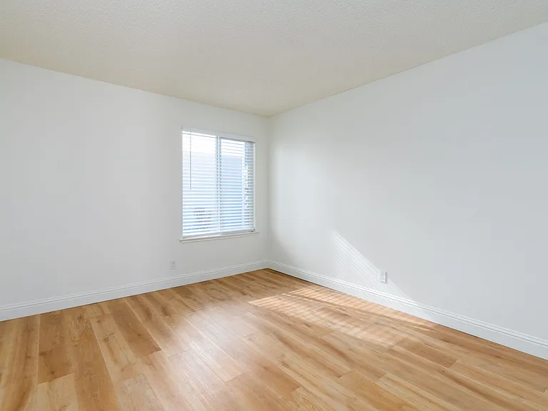 4606 Neil Rd #185 — Photo 13
