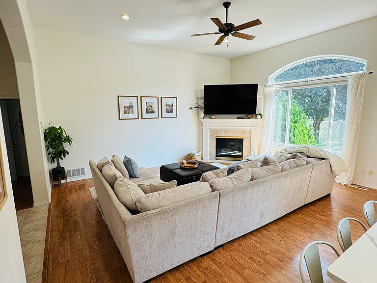 620 N Knudson St — Photo 11