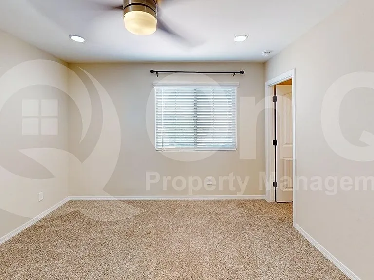 8943 W Marshall Ave — Photo 15