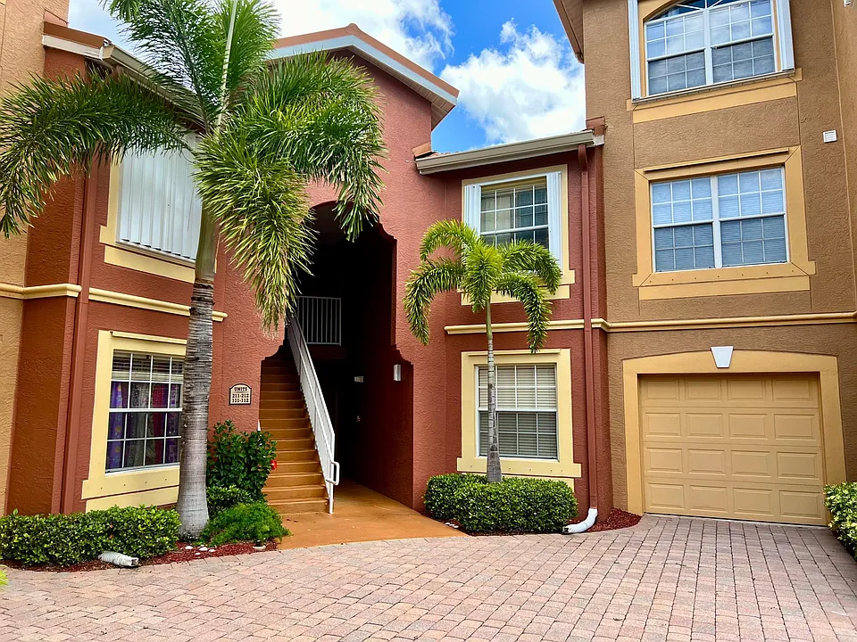 15585 Ocean Walk Cir #212