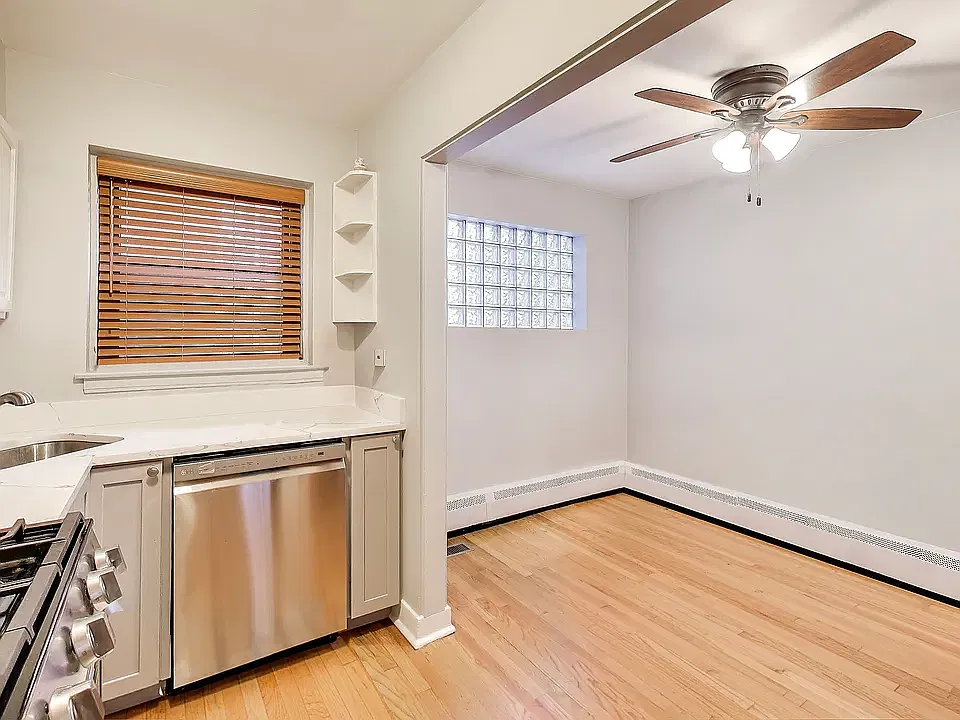 2 bed, 904 sqft, $2,200 — Photo 4