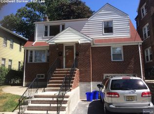 812 Fairview Ln, Fort Lee, NJ 07024