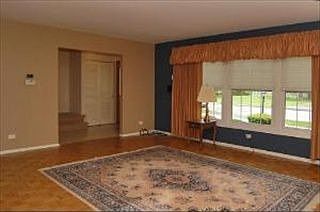 4th image of 903 W Braeside Dr