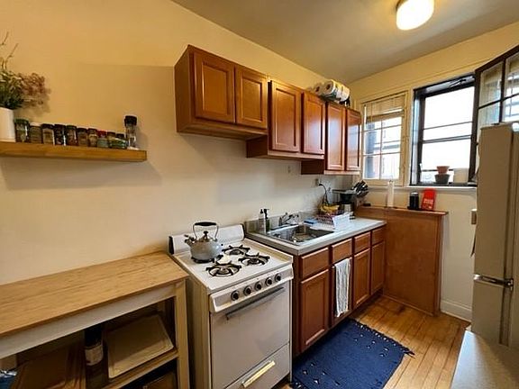 4th image of 4721 N Winchester Ave APT 2B