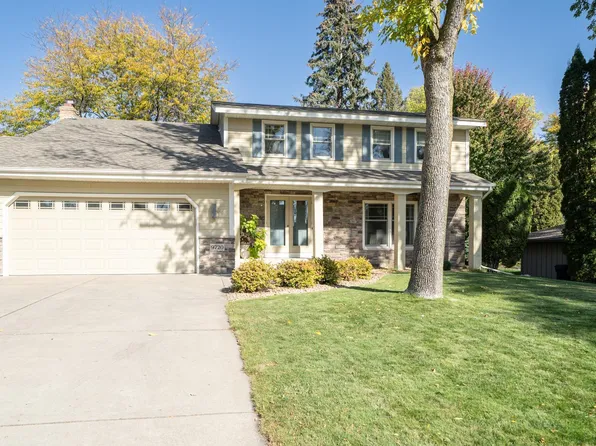 9720 Friar Dr, Eden Prairie, MN 55347