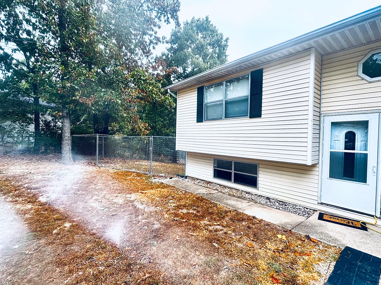 5 bed, 2304 sqft, $2,000 — Photo 2