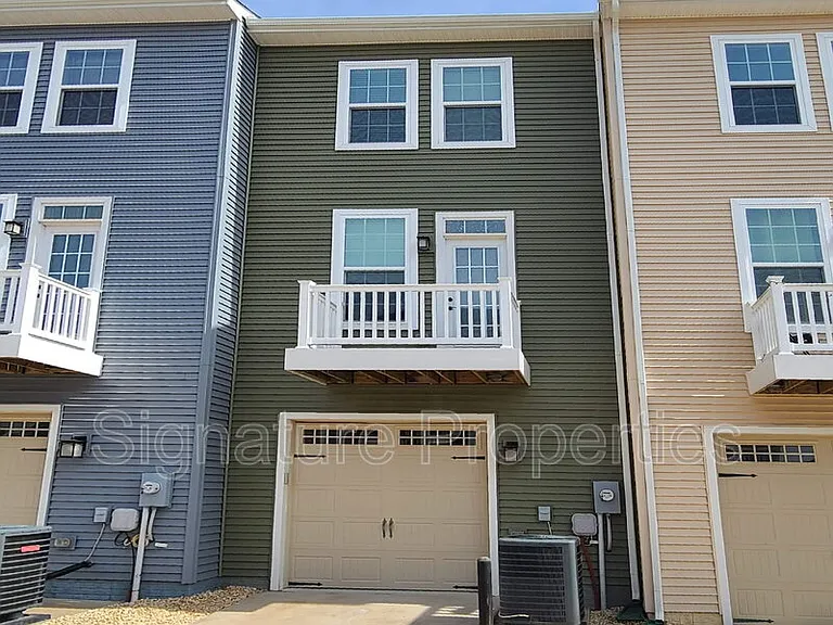 7504 Hancock St — Photo 2