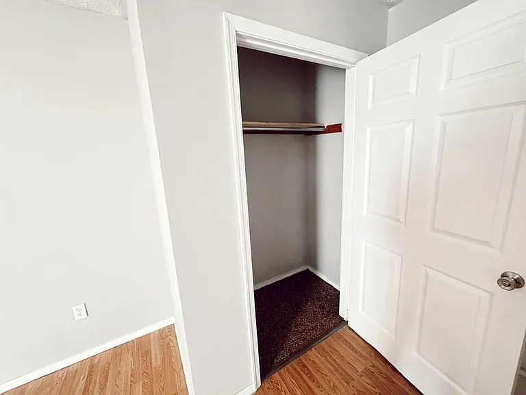 Valley View Apartments — Photo 75
