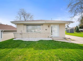 4242 S 90th St, Milwaukee, WI 53228