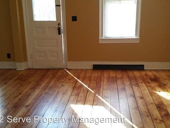 3rd image of 1600 Glade St APT 1