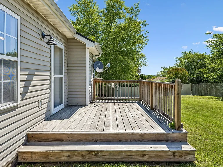 2601 Danbury Cir — Photo 34