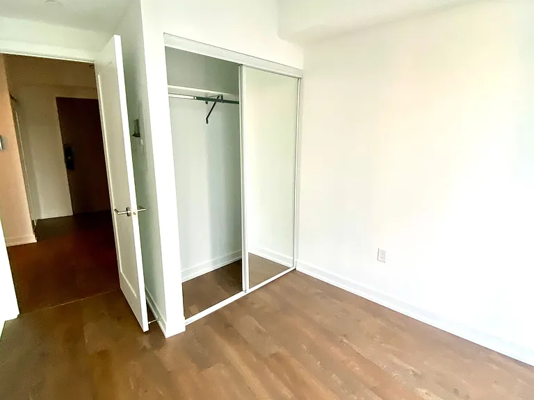 10 York St #1405 — Photo 13