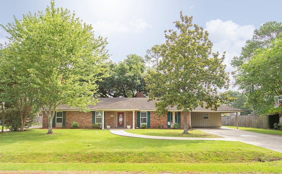 1st image of 307 Chastant Blvd